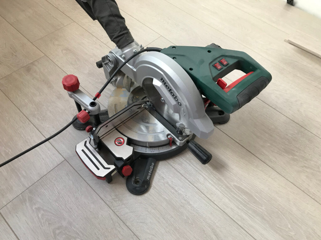 Metabo KS 216 M Lasercut Kapp Und Gehrungss ge Toby s Garage metabo-ks-216-m-lasercut-kapp-und-gehrungss-ge-toby-s-garage